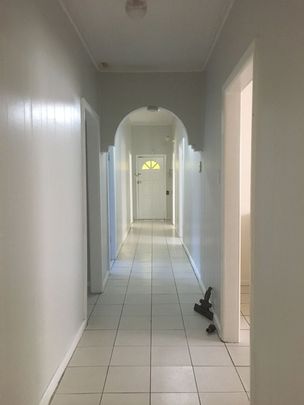 Spacious 4 bedroom house - Photo 1