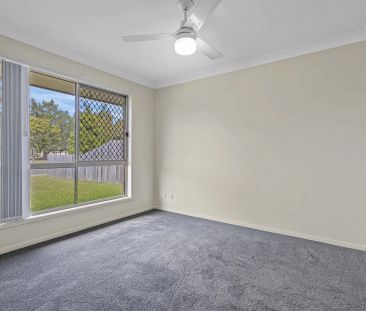 Four bedroom home with air conditioning on large block.. - Photo 4