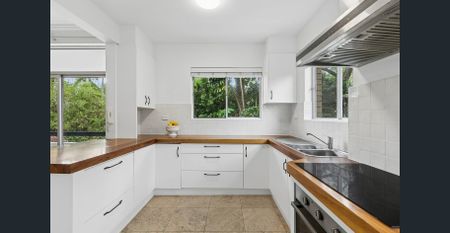 Spacious and stylish garden apartment in prime location - Photo 4