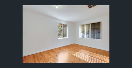 Charming 3 Bedroom Home - Available Now! - Photo 4