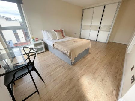 4 bedroom terraced house to rent - Photo 5