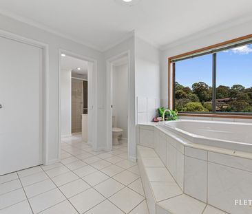 Sprawling family home - Photo 4