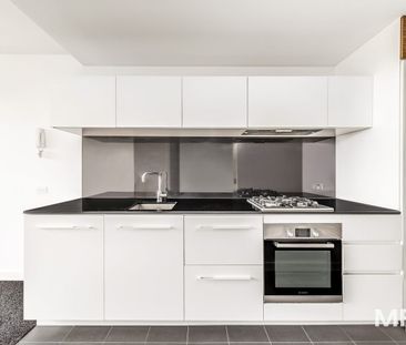 The epitome of inner-city living - Photo 3