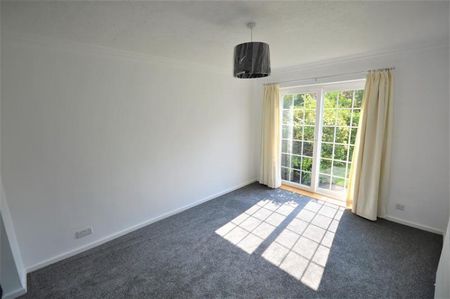 4 Bedroom Link Detached To Let - Photo 5