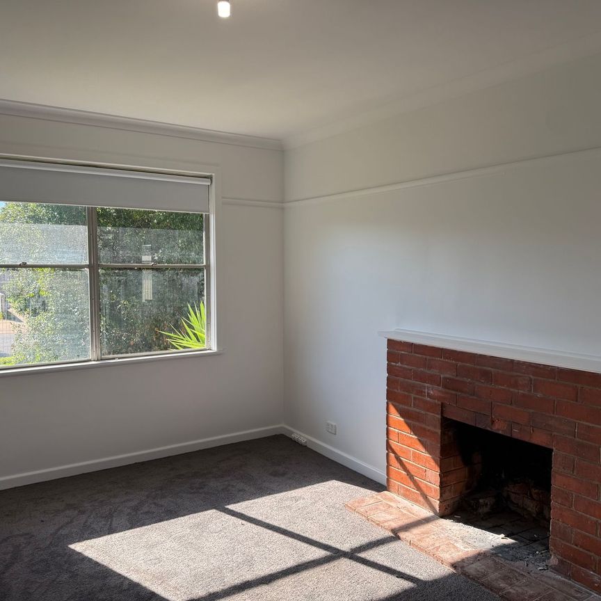 Freshly Renovated 3 Bedroom Home - Photo 1
