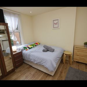 Studio Flat, Ash Grove, NW2 - Photo 2
