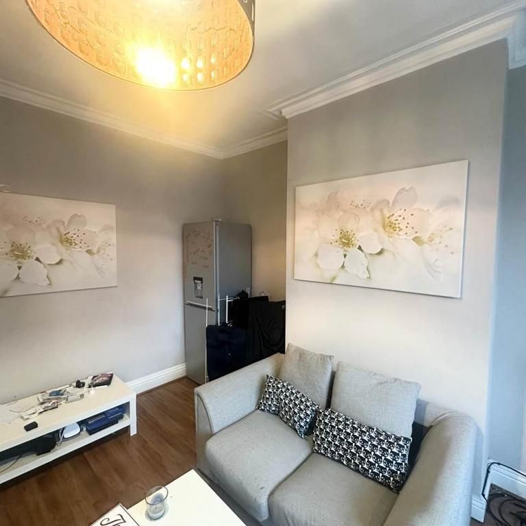 1 bedroom in a house share to rent - Photo 1