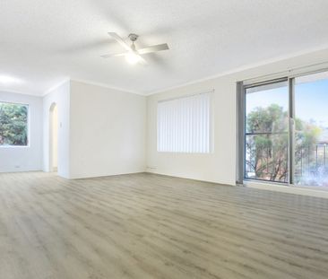 Light-Filled, Renovated 2-Bed Apartment - Photo 2