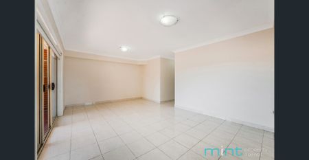 Three Bedroom Apartment - Photo 2