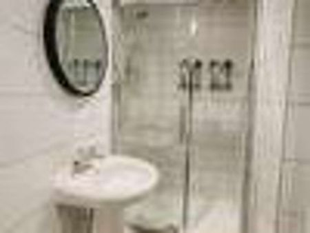 Clarence Place Room 6 - Photo 5