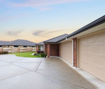 This spacious three-bedroom, two-bathroom property is nestled in th... - Photo 6