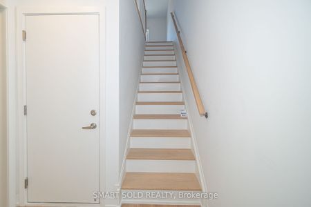 For Lease - 29 Spruce Pines Crescent, Toronto, Ontario - Photo 5