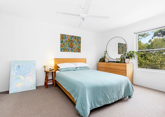 Stylish parkside retreat with lock-up over-sized garage - Photo 1