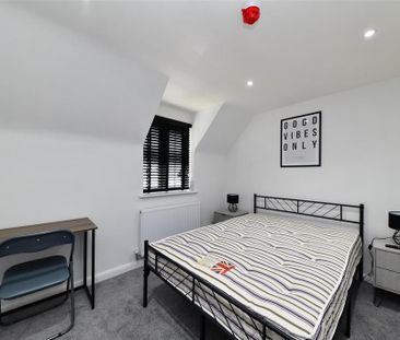 1 bedroom in a house share to rent - Photo 2