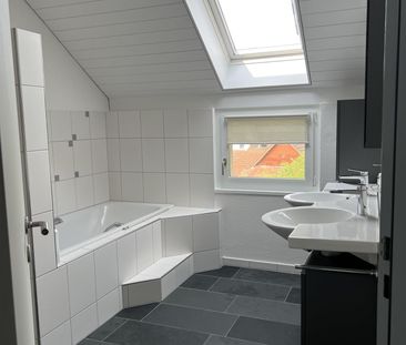 Zentral gelegene 4 1/2 Zimmer Dachwohnung mit wunderschönem Ausblick - Foto 5