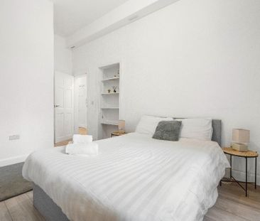 3 bedroom flat to rent - Photo 6