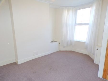 Churchill Avenue, Birkenhead - Photo 4