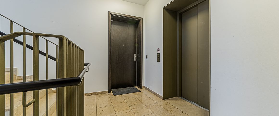 City-Residence: Luxuriöse 4-Zimmer-Wohnung (6. Stock) mit sensationellem Blick auf den Main - Photo 1