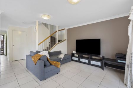 Modern and Low-Maintenance Living in a Secure Complex Pocket - Photo 2