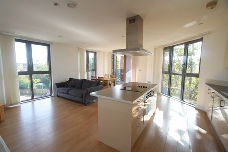 3 Bed Flat, Dower Court, SE16 - Photo 2