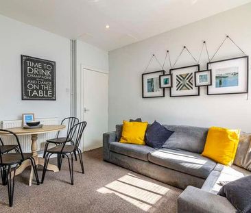 Bed + Bath // Thesiger Street // Aug, LN5 - Photo 3