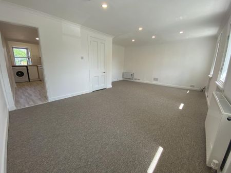 3 bedroom flat to rent - Photo 3