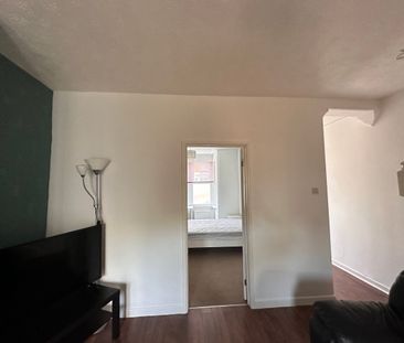 4 bedroom house - Photo 2