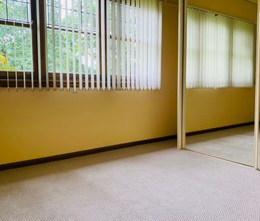 Spacious 4 Bedroom House with Expansive Garden - Photo 4