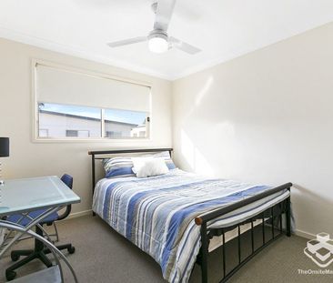 Double Garage Townhouse with Ducted AC - Photo 1