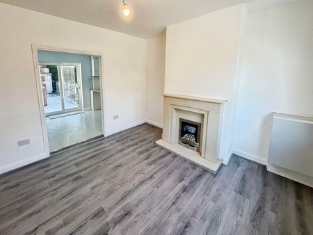 3 bedroom semi-detached house to rent - Photo 2