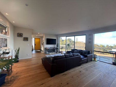 6 Bedrooms on South Titirangi Rd - Photo 4