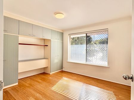 Well Presented 3 Bedroom Duplex - Photo 4