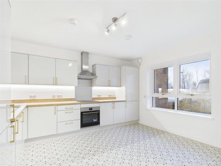 3 bedroom maisonette to rent - Photo 3