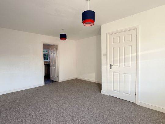 Barrington Close, Taunton - Photo 1