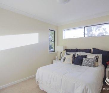 Contemporary Living, Perfect Location - Photo 4