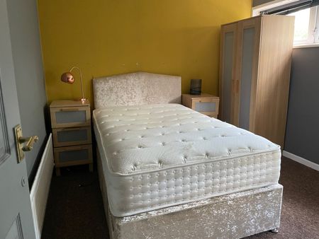 3 Bed Flat, Hollyhead Mews, B16 - Photo 3