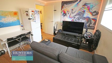 1 bedroom Flat To Let - Photo 2