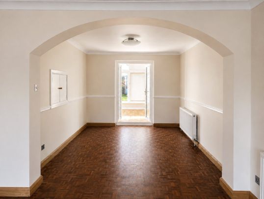 Spencer Close, Epsom, Surrey, KT18 6HR - Photo 1
