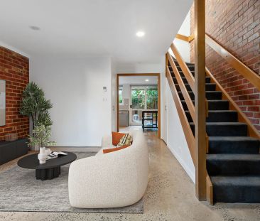 Inner City Lifestyle Perfection – Updated throughout! - Photo 2
