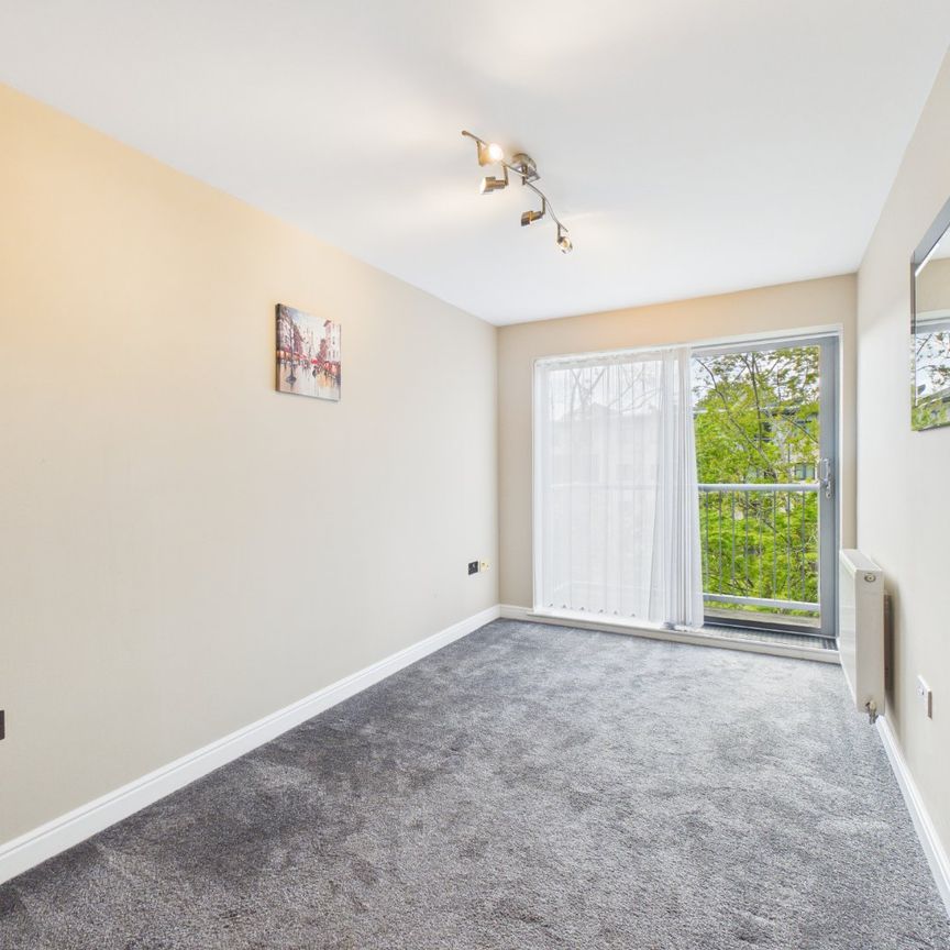 1 bedroom Flat in Coombe Way, Farnborough - Photo 1