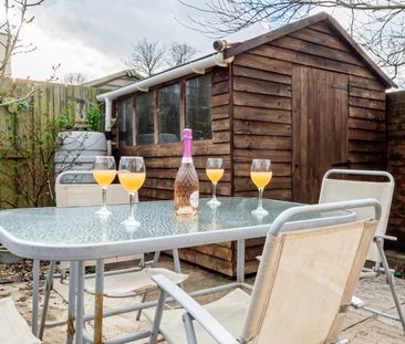 4 Bed Semi-Detached House, Regis Park Road, RG6 - Photo 4