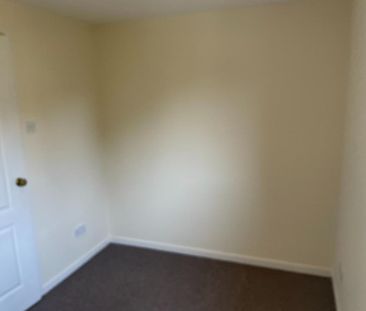 2 bedroom semi-detached house to rent - Photo 6