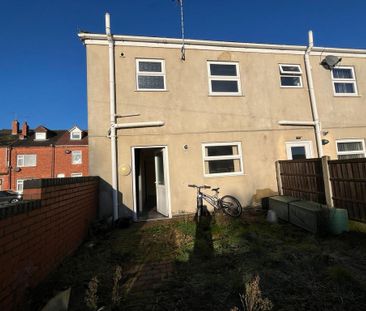 2 bedroom terraced house to rent - Photo 4