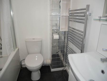 2 bedroom end of terrace house to rent - Photo 5