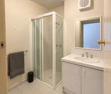 Convenient Claremont Living - Photo 2
