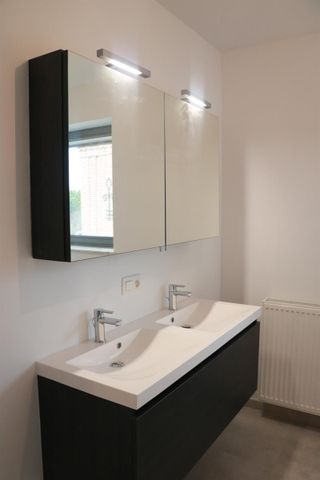 Zeer ruim duplex appartement met 3 slaapkamers - Photo 5