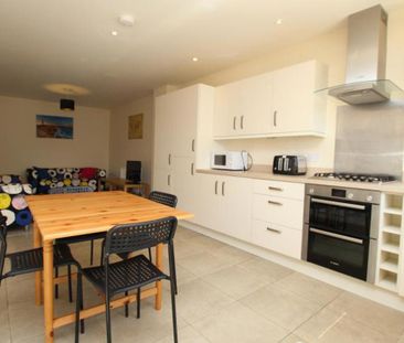 *** STUDENT HOUSE *** 7 Bedroom student property, 10 min walk to Un... - Photo 5