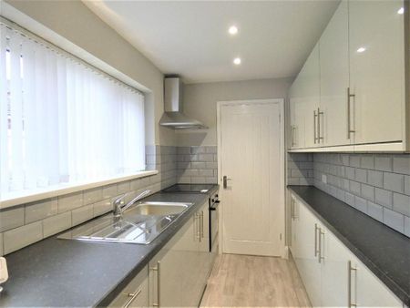 2 bedroom terraced house to rent - Photo 2