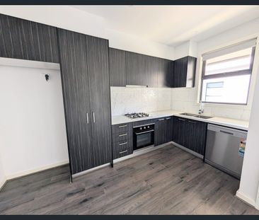 5/69 Danwview Crescent, Roxburgh Park, Vic 3064 - Photo 2