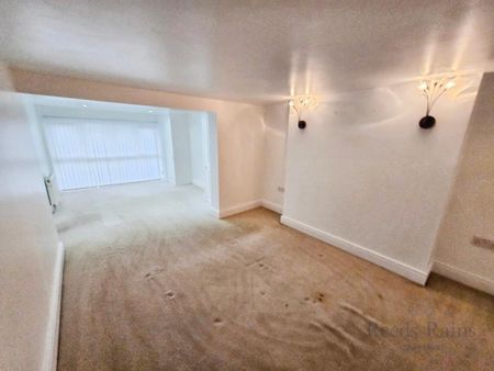 5 bedroom end of terrace house to rent - Photo 2